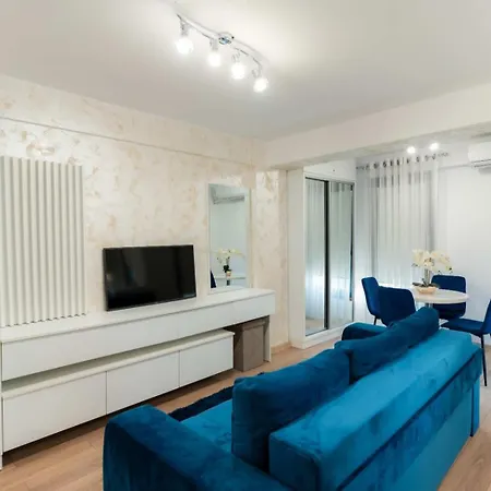 Irina's Premier At Seven Palms, ساتورْنْ