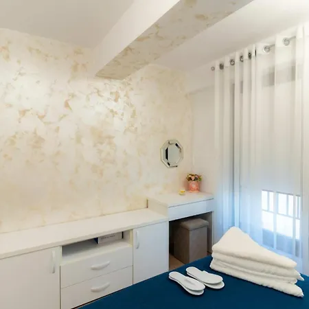 Irina's Premier At Seven Palms, Daire