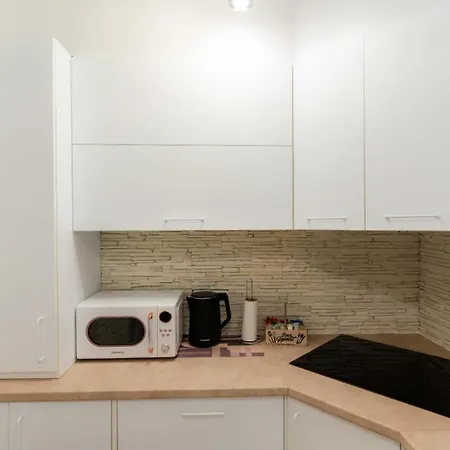 Irina's Premier At Seven Palms, 萨图恩