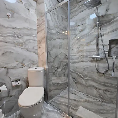 Irina's Premier At Seven Palms, Daire