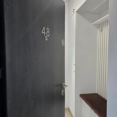 Irina's Premier At Seven Palms, 萨图恩