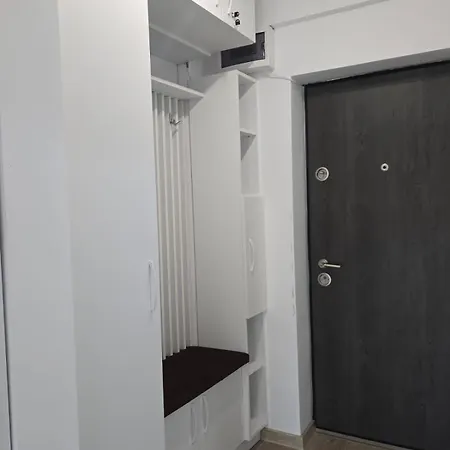 Irina's Premier At Seven Palms, * 萨图恩