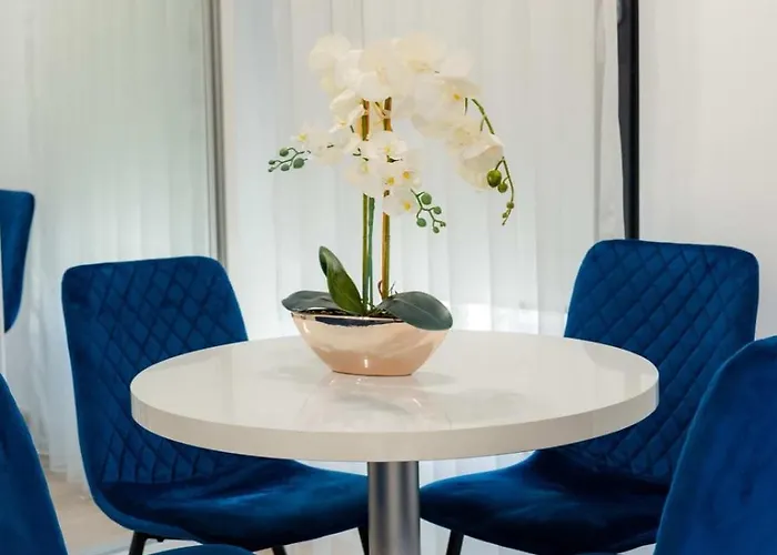 Irina's Premier At Seven Palms, アパート *