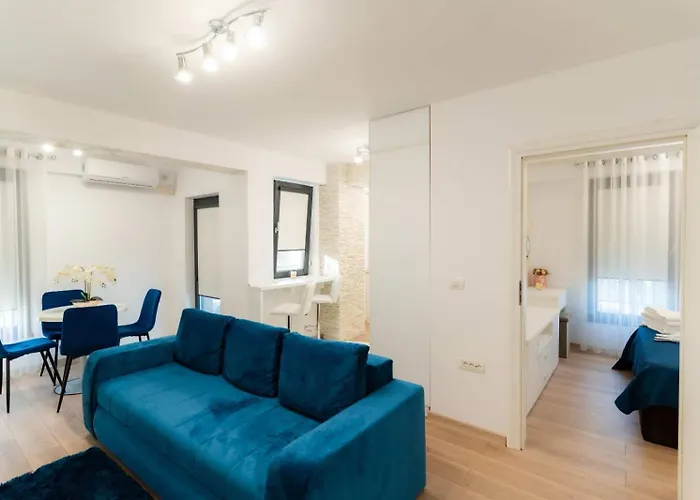 アパート Irina's Premier At Seven Palms, サターン