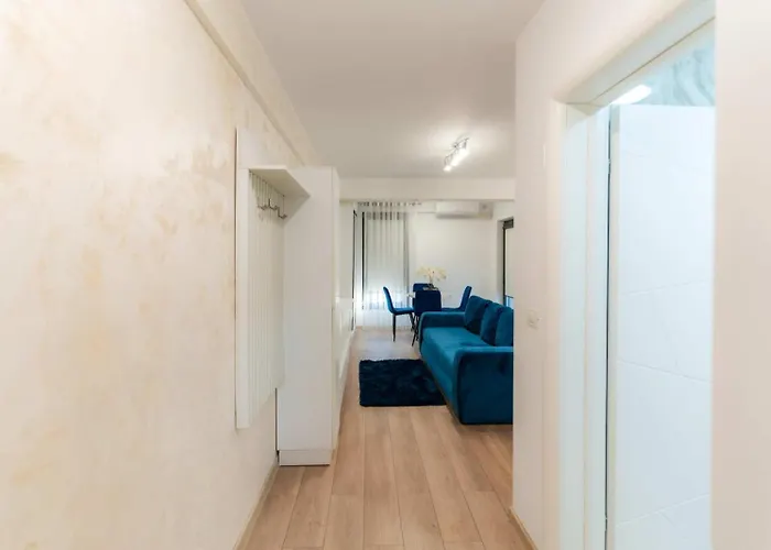 Irina's Premier At Seven Palms, アパート *