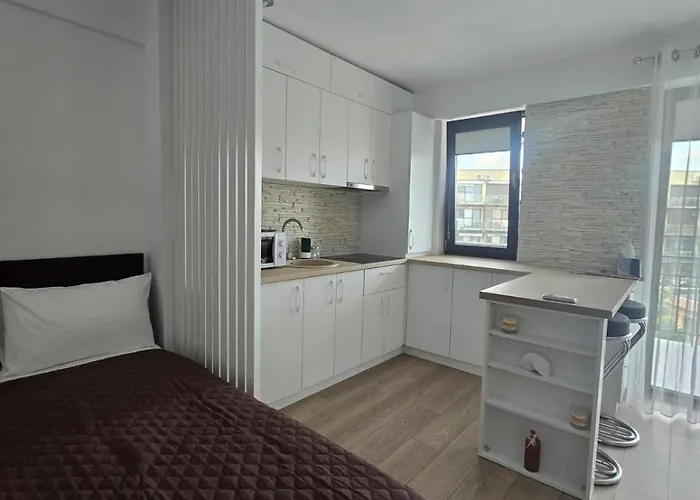 Irina's Premier At Seven Palms, アパート サターン