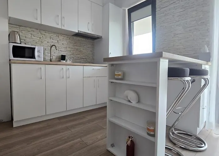 アパート Irina's Premier At Seven Palms, サターン