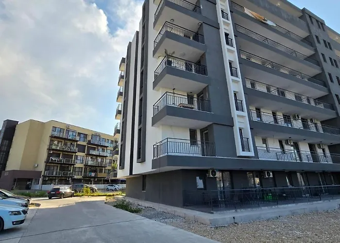 Irina's Premier At Seven Palms, アパート サターン