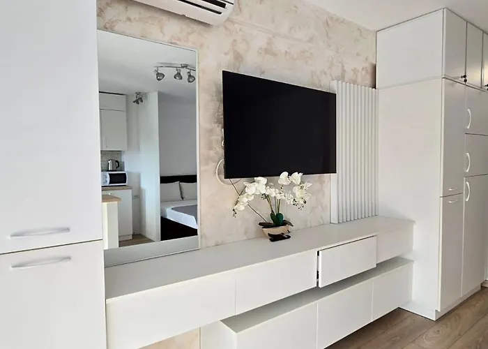 Irina's Premier At Seven Palms, * サターン