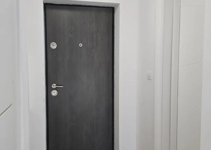 Irina's Premier At Seven Palms, アパート *