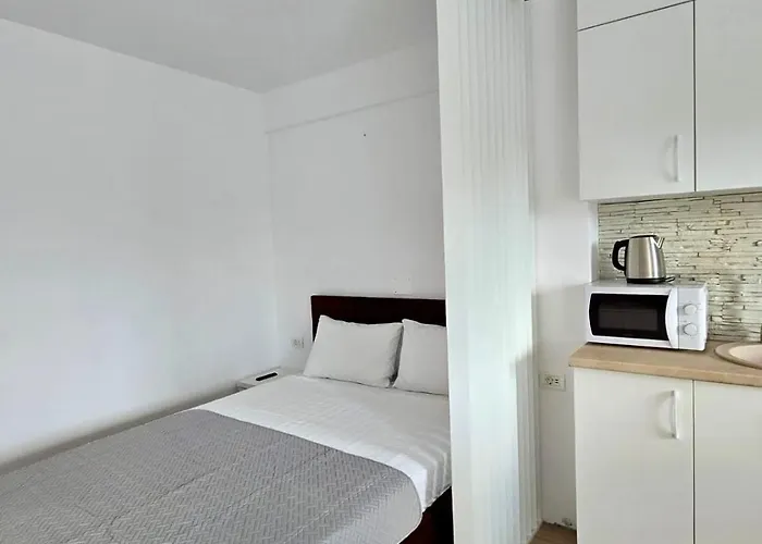 Irina's Premier At Seven Palms, アパート サターン